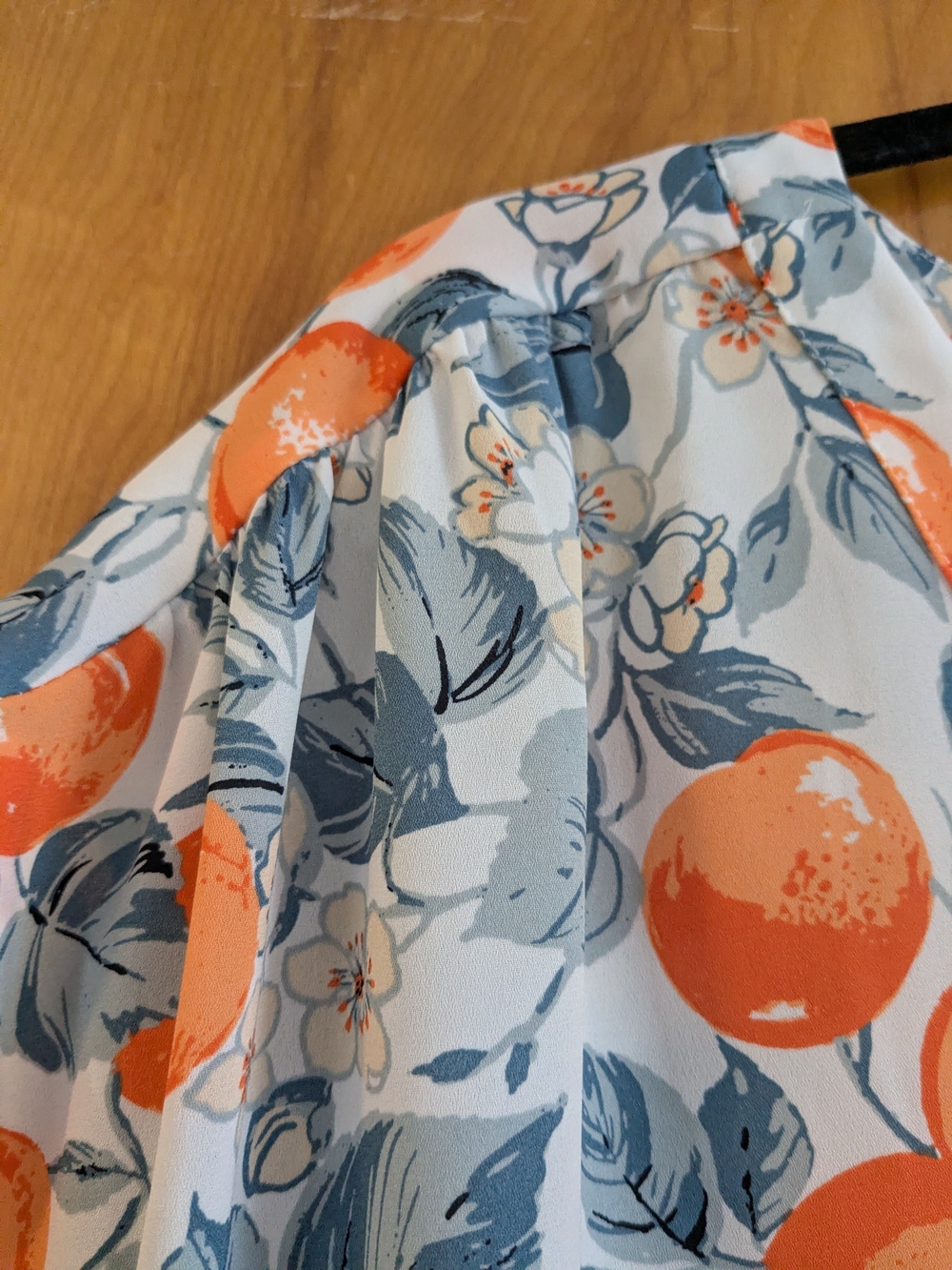 Ann Taylor Floral Orange Print V-Neck Women’s Top - Picture 5 of 8